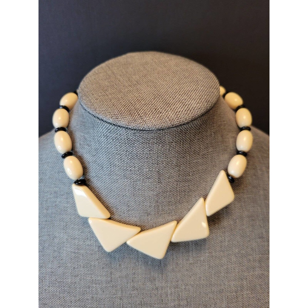Vintage Acrylic Beaded Choker Necklace Retro Screw Clasp Black Off White 15"